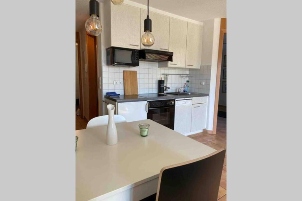 Die Seeblume - Ferienwohnung mit Pool und Seeblick Bodman-Ludwigshafen Exterior foto